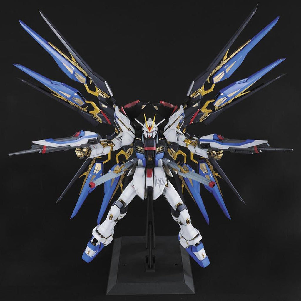 Bandai: Perfect Grade (PG) – 1/60 Scale ZGMF-X20A Strike Freedom Gundam