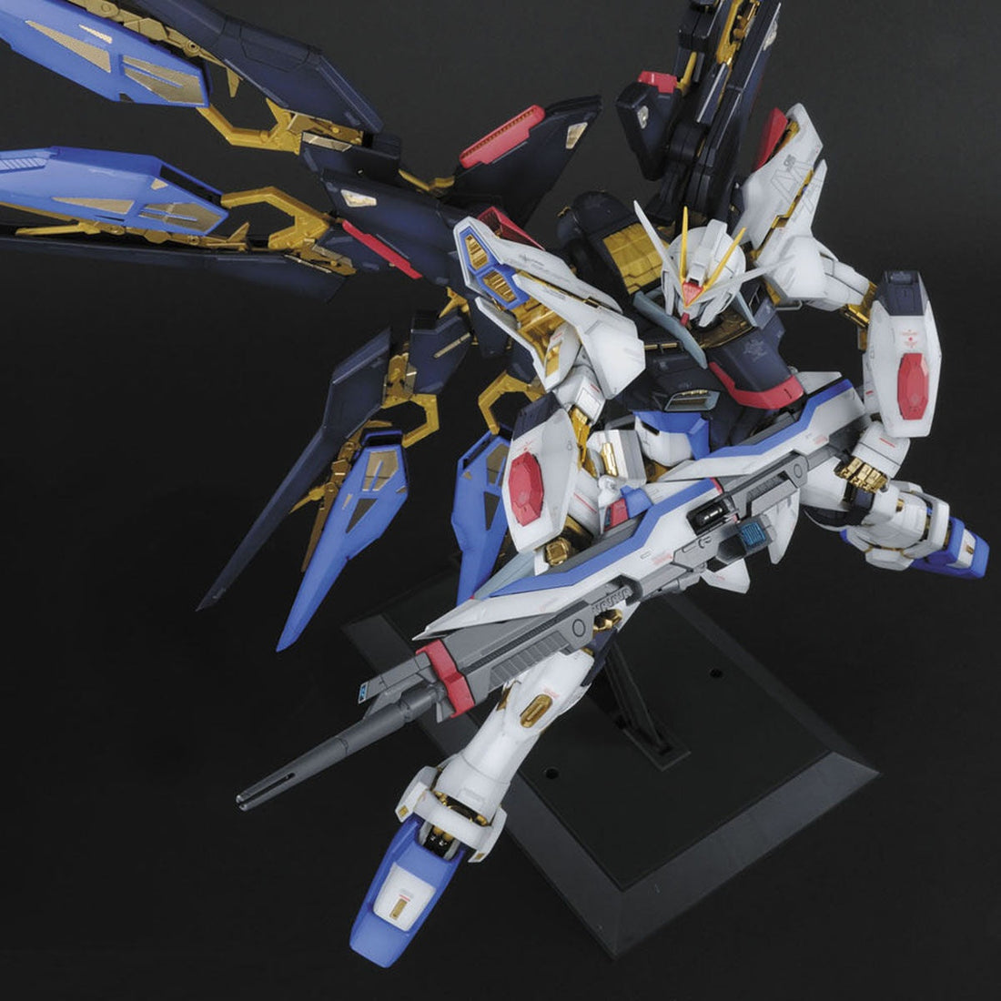 Bandai: Perfect Grade (PG) – 1/60 Scale ZGMF-X20A Strike Freedom Gundam