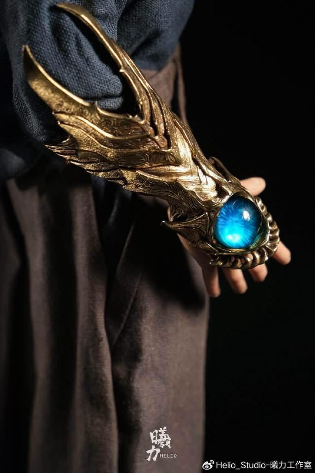 Helio Studio (曦力工作室): 1/6 Scale Bronze Arm Gauntlet Accessory Set (銅甲)